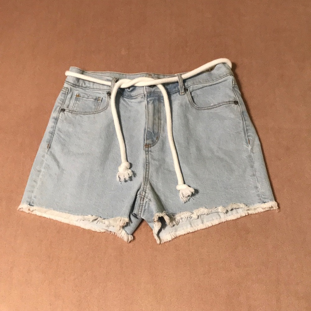 NWT Loft denim high rise cut off shorts with cord belt. Light wash. Size 28 or 6